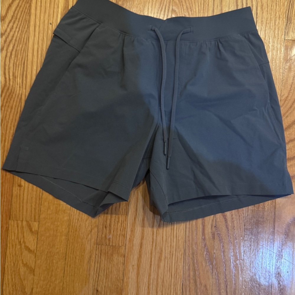 Lululemon License To Train 5” Men's Charcoal Shorts